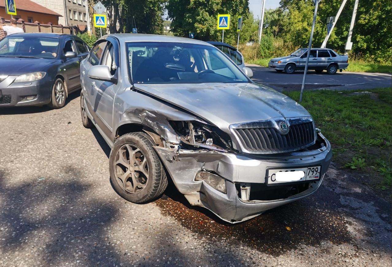 В Тверской области столкнулись Skoda и Nissan, пострадал один человек
