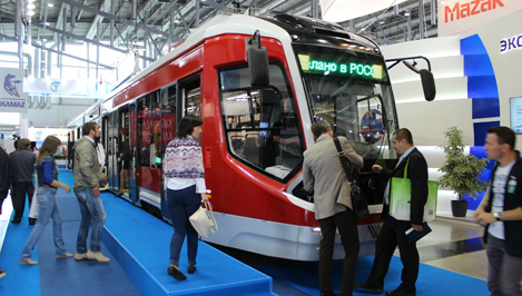 Собранные в Твери низкопольный трамвай и троллейбус "Адмирал" представили на выставке в Екатеринбурге