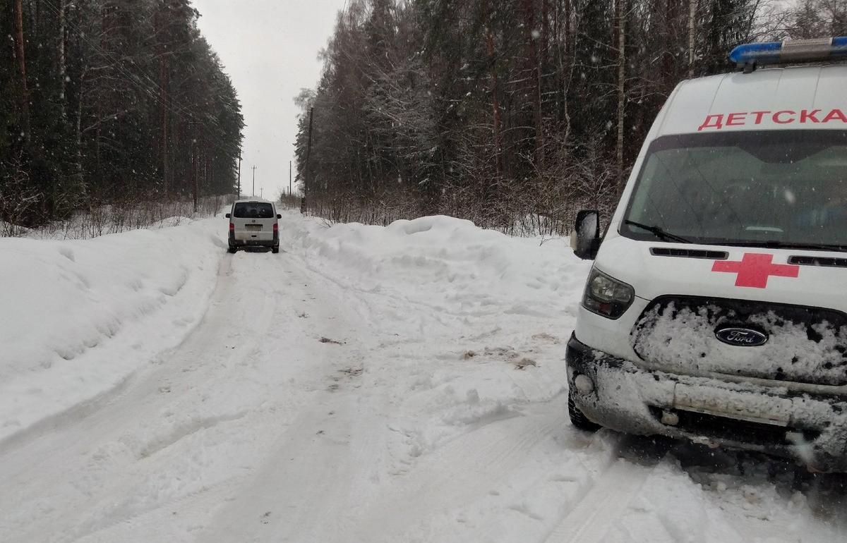 Прокуратура и СК выяснят, почему машина скорой помощи не смогла проехать к ребенку в деревню под Тверью - новости Афанасий