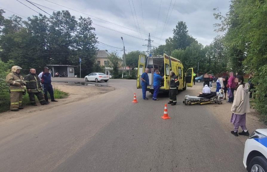 В Твери в поселке Элеватор под автобус попал пьяный 23-летний пешеход