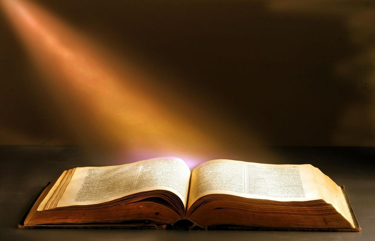 Слово «Бог» с заглавной буквы предложило писать Минпросвещения - новости Афанасий