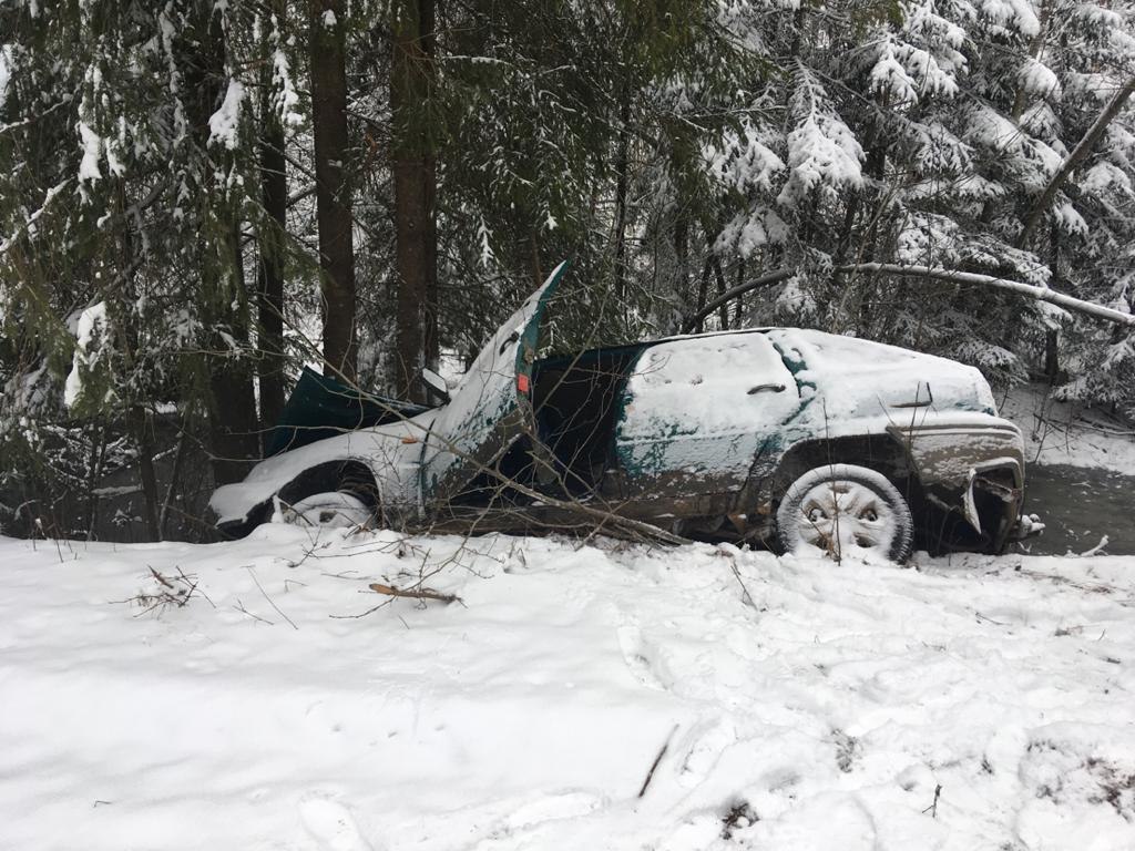 Пьяная компания попала в ДТП в Тверской области, двое получили травмы