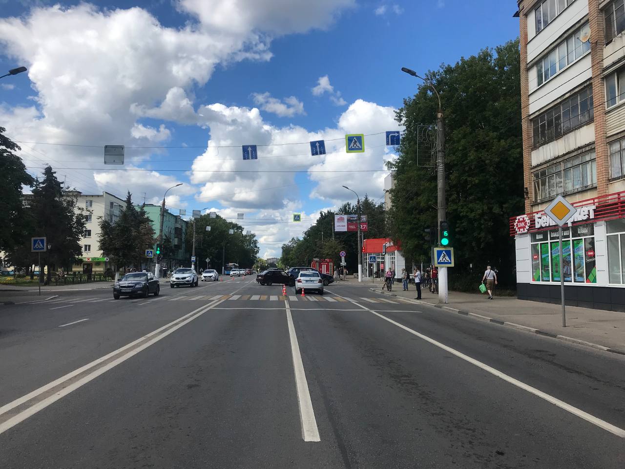 Тверь ул туполева. ДТП В Твери на улице Туполева. Улица Горького Тверь. Зинаиды Коноплянниковой 89 Тверь. Тверь летом.