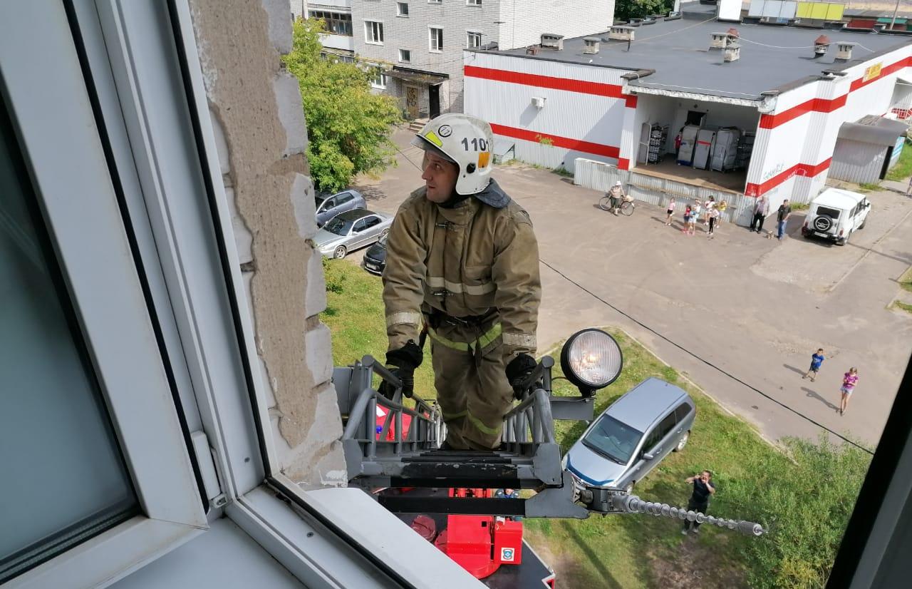 В Тверской области спасли ребенка, который чуть не вывалился из окна 