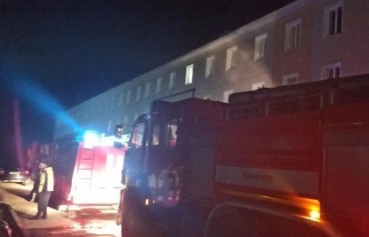 В Андреаполе пожарные спасли мужчину из горящей квартиры