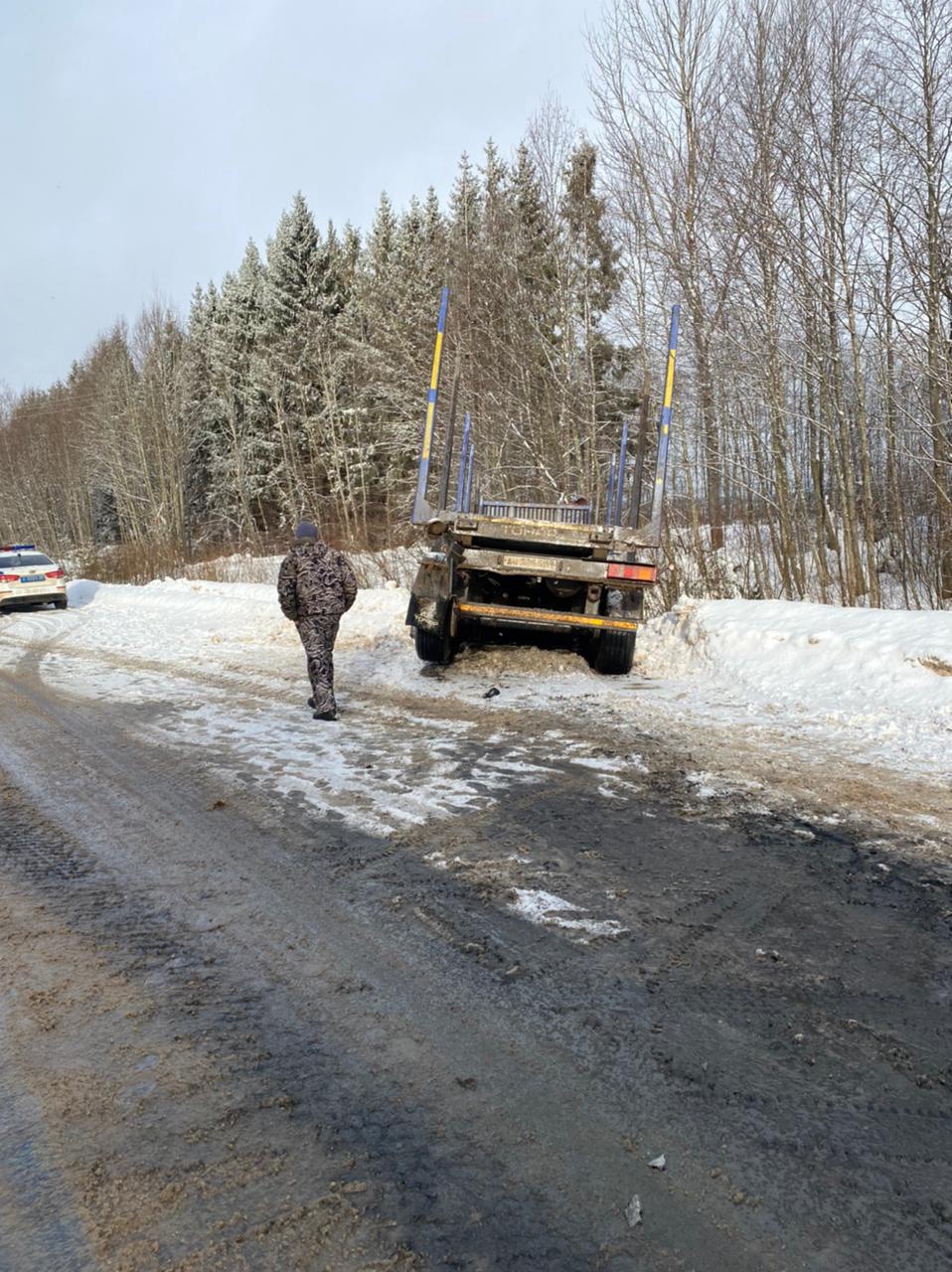 В Тверской области водитель лесовоза протаранил две легковушки, есть  пострадавшие | 10.02.2022 | Тверь - БезФормата