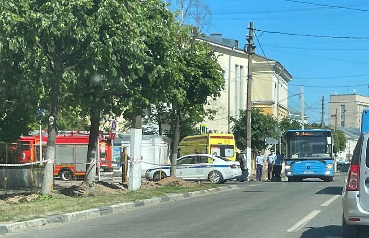 Несколько человек пострадали при резком торможении автобуса в Твери 