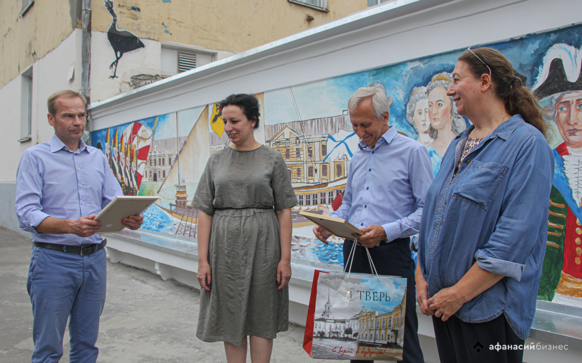 Авторы нового граффити в центре Твери получили благодарности от Общественной палаты города