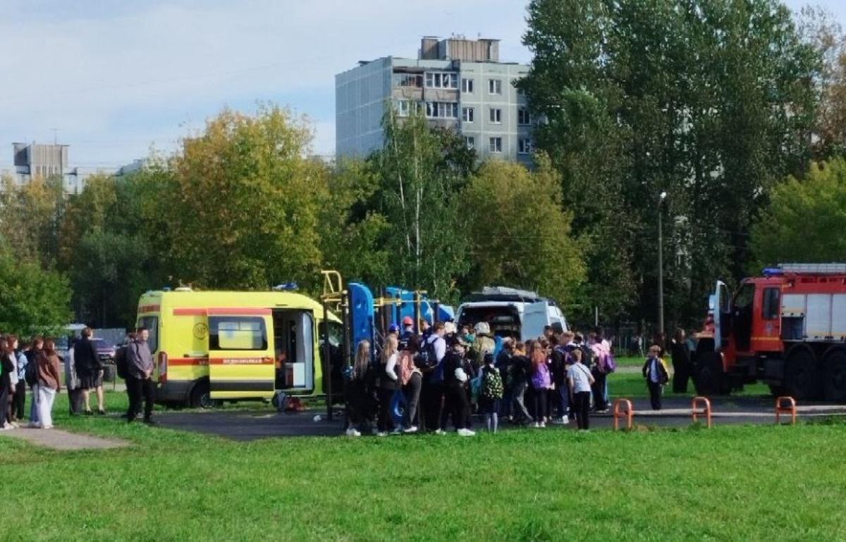 В Твери МЧС спасло ребенка из «западни» на детской площадке