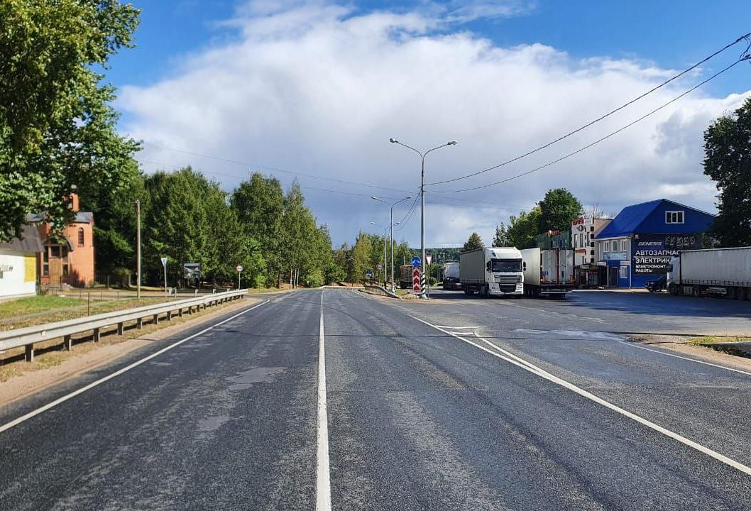 На трассе М9 в Тверской области сбили перебегавшего дорогу подростка