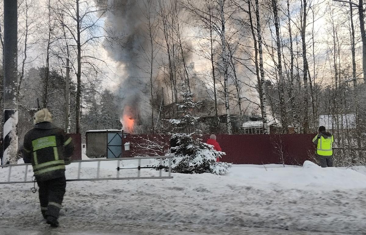 В Тверской области горит двухквартирный дом  - новости Афанасий