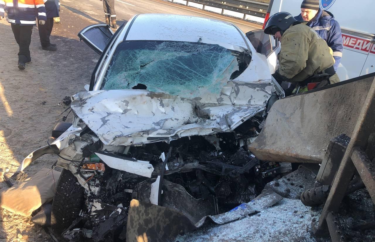 Водитель легковушки погиб, а пассажиры получили травмы в ДТП на трассе М11 в Тверской области - новости Афанасий
