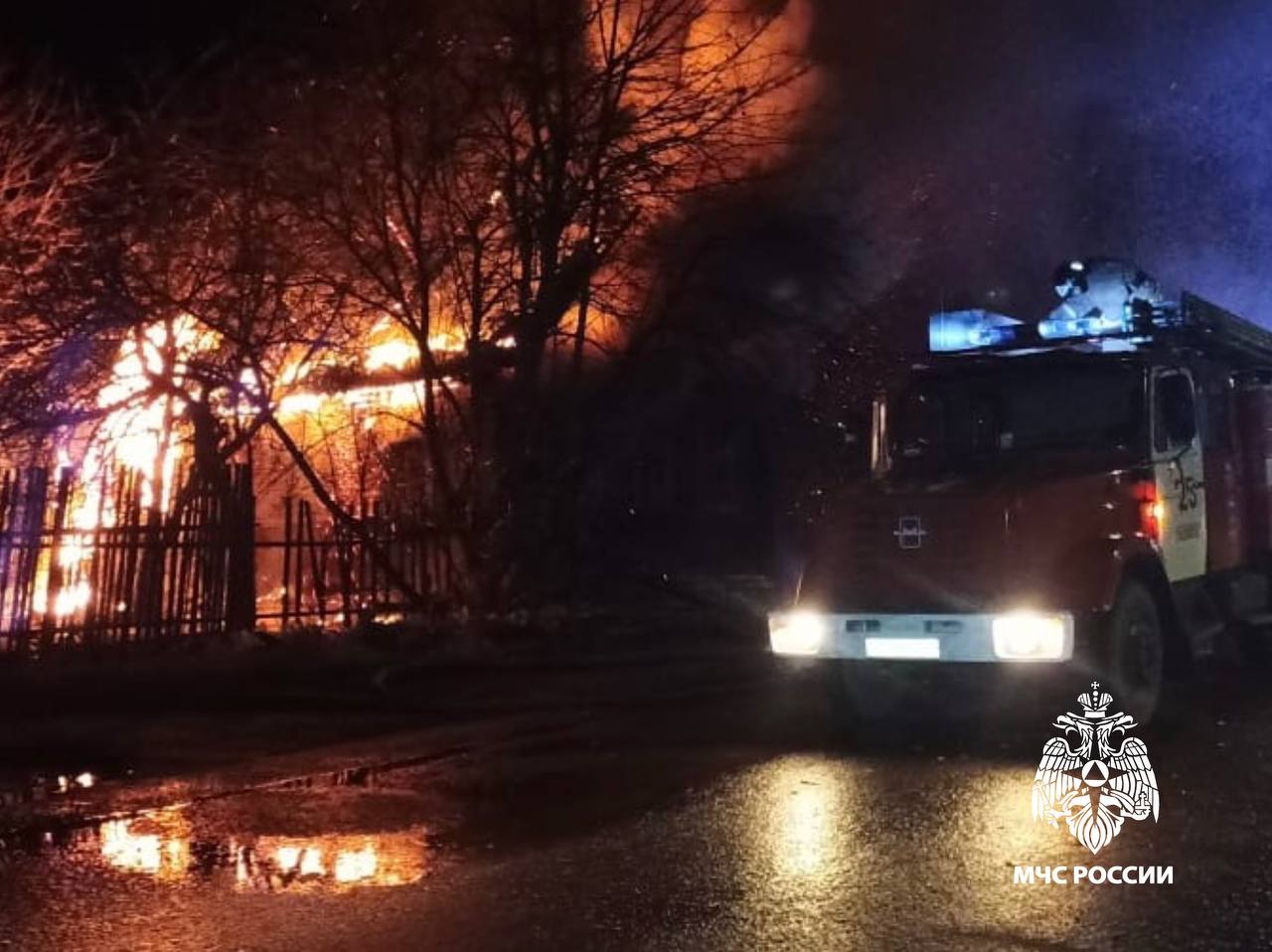 В Бологое сгорел жилой дом 