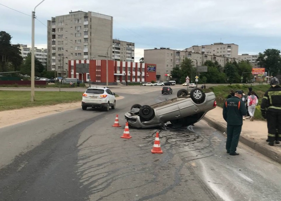 В Кимрах пьяный водитель пострадал в перевернувшейся легковушке