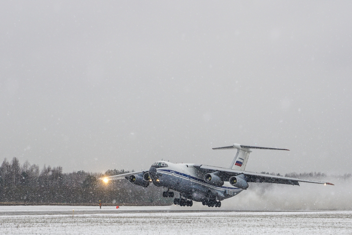 Тверские летчики учились сажать Ил-76 «по приборам» в непогоду  - новости Афанасий