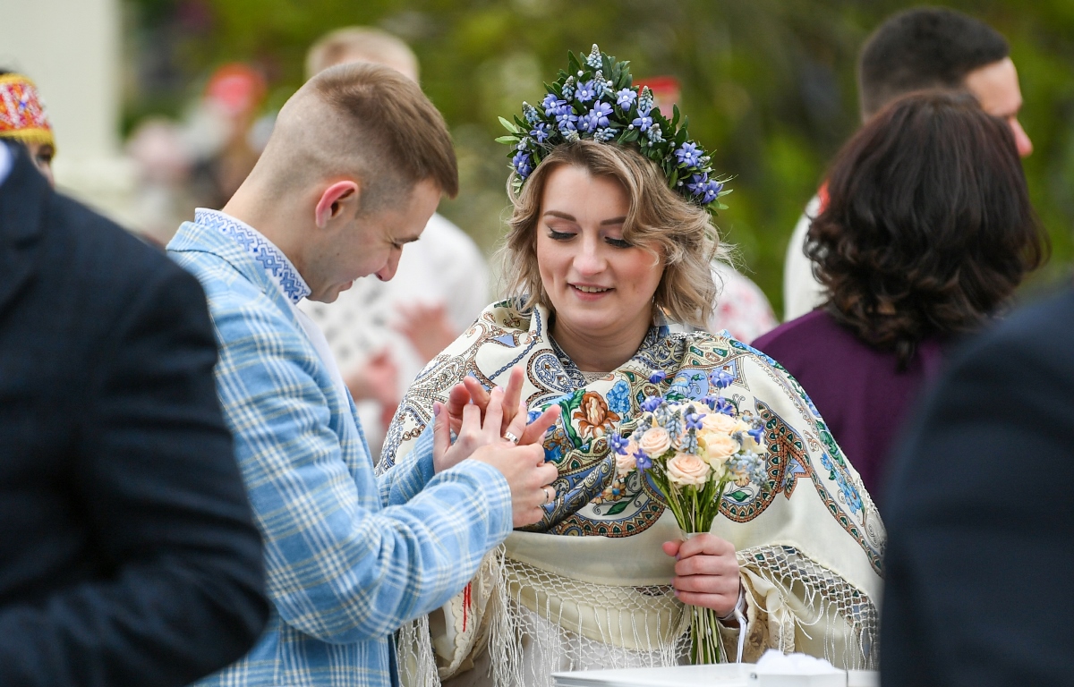 Молодожёны из Тверской области скрепили свой брак на Всероссийском свадебном фестивале в Москве 