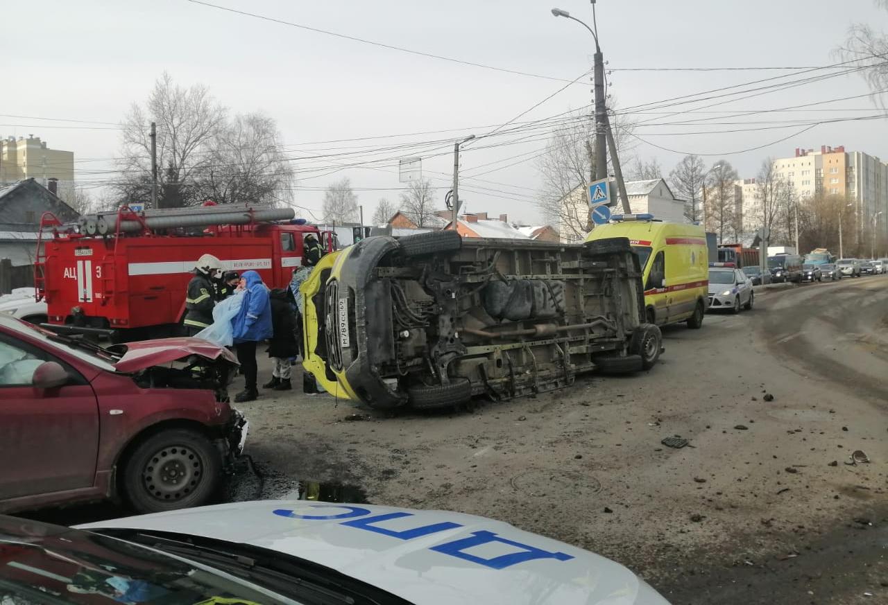 Момент аварии со «скорой» в Твери снял видеорегистратор очевидца