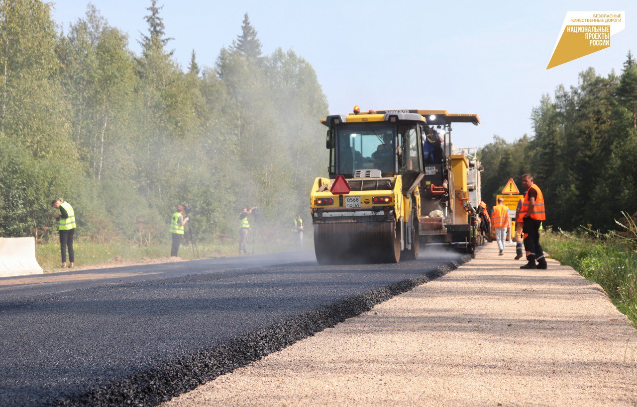 В Тверской области ремонтируют дорогу к Селигеру 