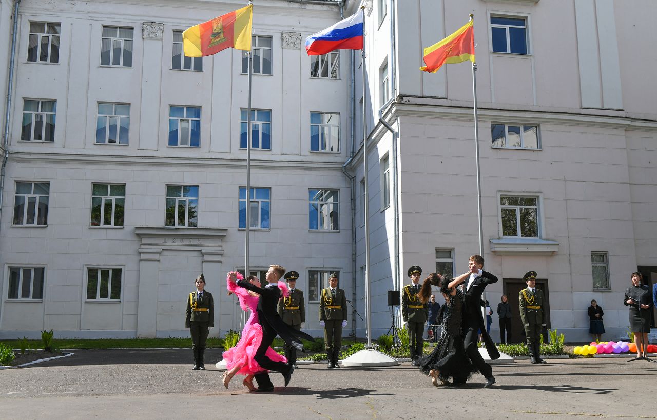 Игорь Руденя поздравил выпускников Тверской области с праздником Последнего  звонка | 25.05.2022 | Тверь - БезФормата