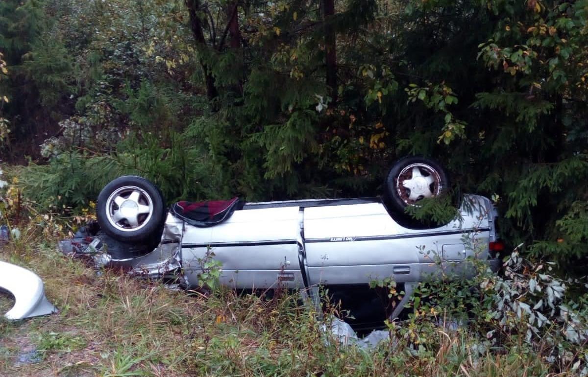 В Селижаровском районе в аварию попал ВАЗ: пострадали два человека 