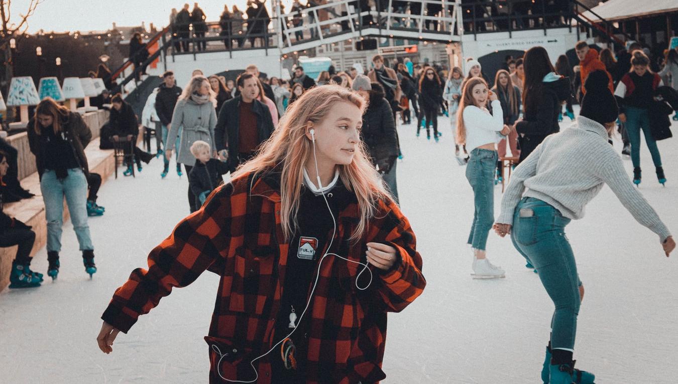 В Тверской области проходят массовые катания на коньках 
