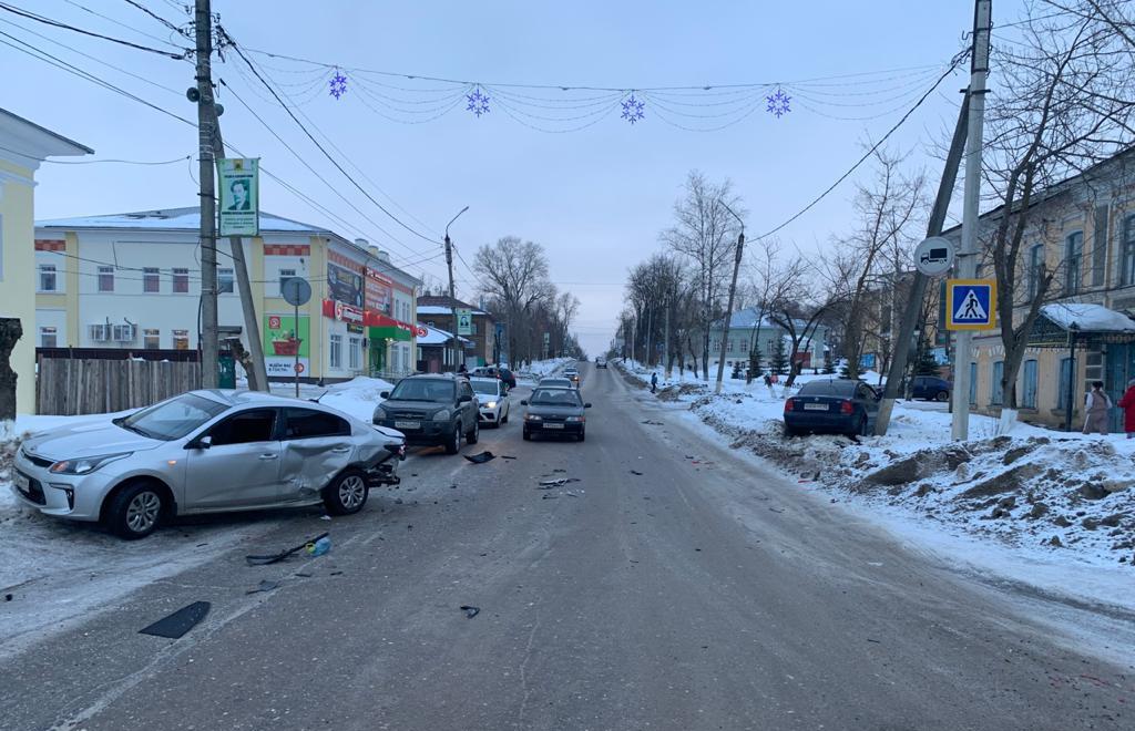 В Тверской области попытка обгона закончилась ДТП с пострадавшим