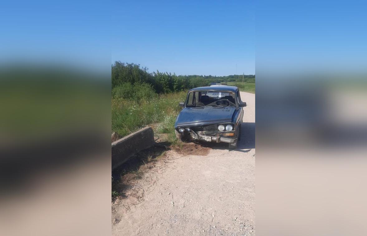 Пьяный водитель не смог проехать через мост в Тверской области