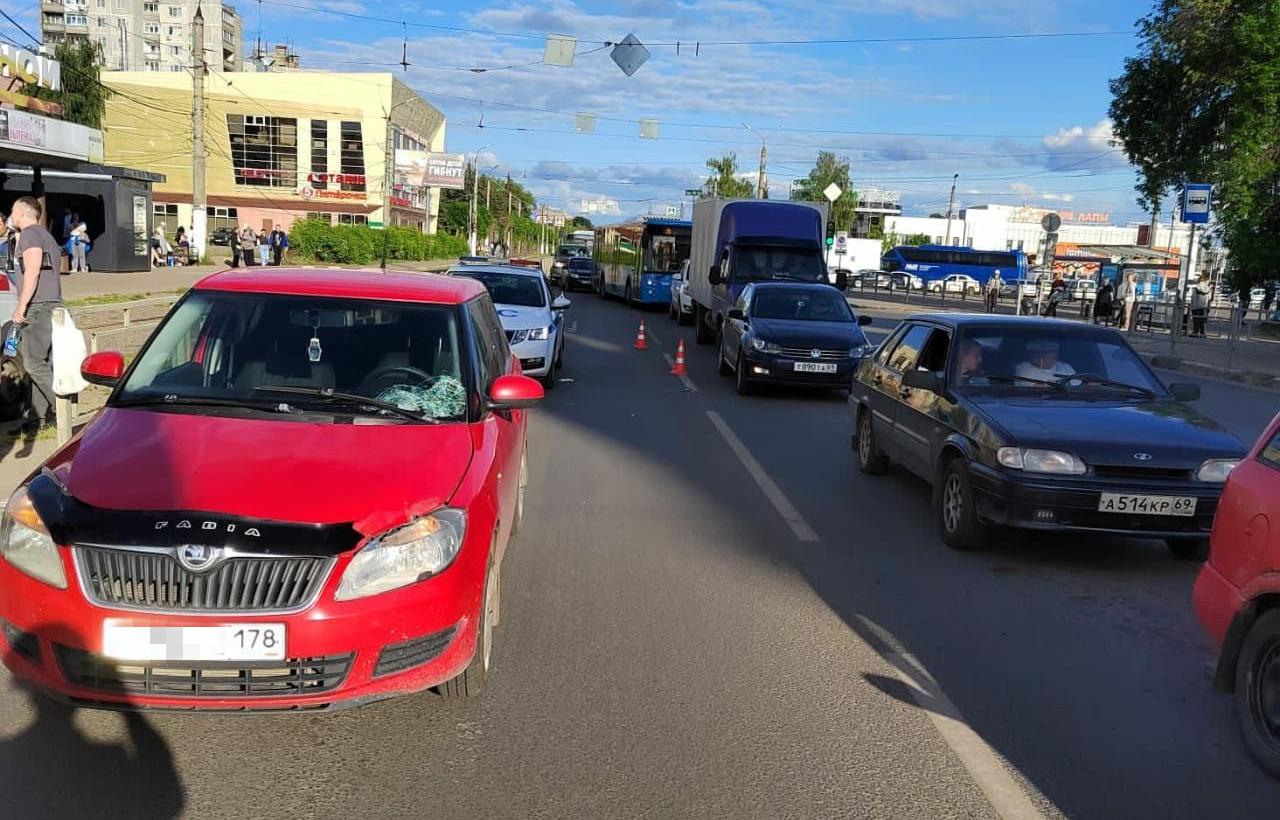 После ДТП на улице Коминтерна в Твери пешеход доставлен в больницу с переломом костей таза - новости Афанасий
