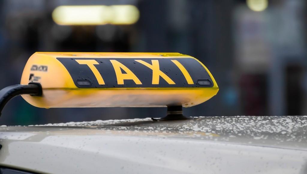 В Тверской области суд лишил таксиста водительских прав за ДТП с пострадавшим