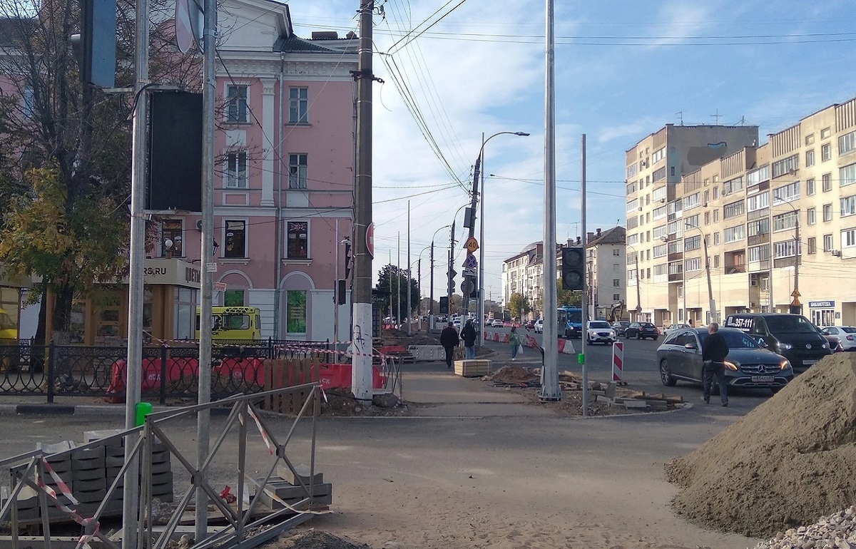 В центре Твери появился еще один «умный светофор»