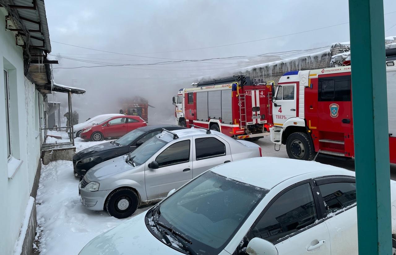 В Твери на улице Коминтерна горит сауна – Новости Твери и городов Тверской  области сегодня - Afanasy.biz – Тверские новости. Новости Твери. Тверь  новости. Новости. Новости сегодня. Новости Твери сегодня. Последние новости