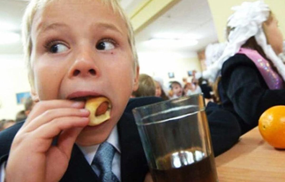 В Тверской области продлили бесплатное питание для детей из малообеспеченных семей