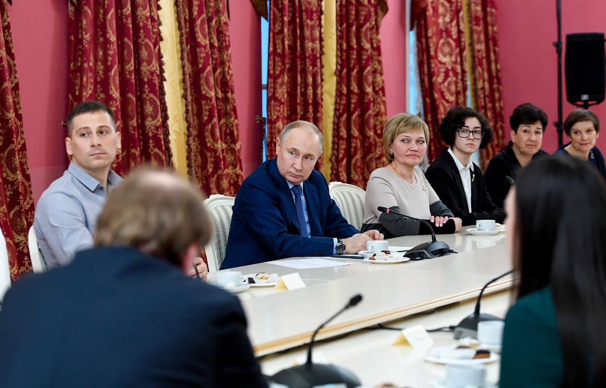 Президент России Владимир Путин проводит встречу с работниками культуры Тверской области
