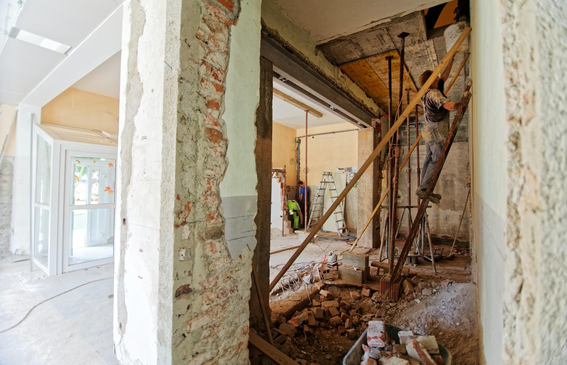 Шумные ремонтные работы в жилых домах хотят ограничить  - новости Афанасий