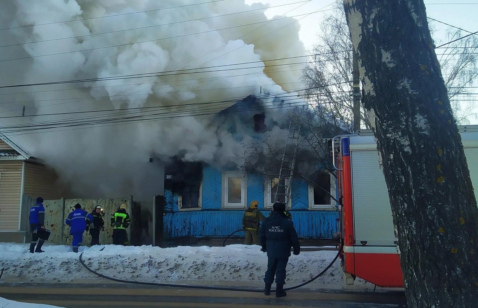 В Торжке пожарные потушили жилой дом