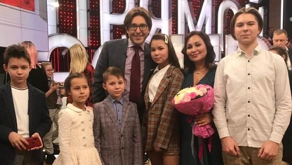 Семья Рябиковых из Твери претендует на звание лучшей многодетной семьи России