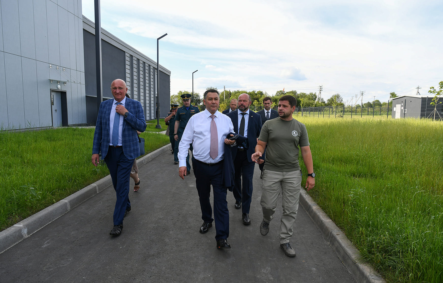 Губернатор Игорь Руденя проинспектировал завершение строительства ледового комплекса и пожарного депо в селе Тургиново Калининского округа