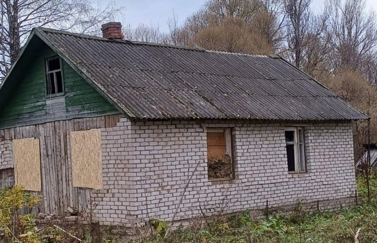 В Ржевском районе москвич сдал мигрантке настоящий дом-развалюху