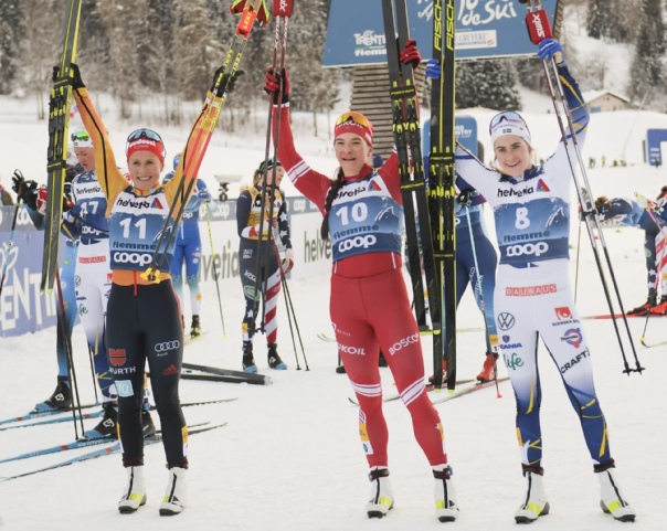 Наталья Непряева выиграла золото в масс-старте на «Тур де Ски»
