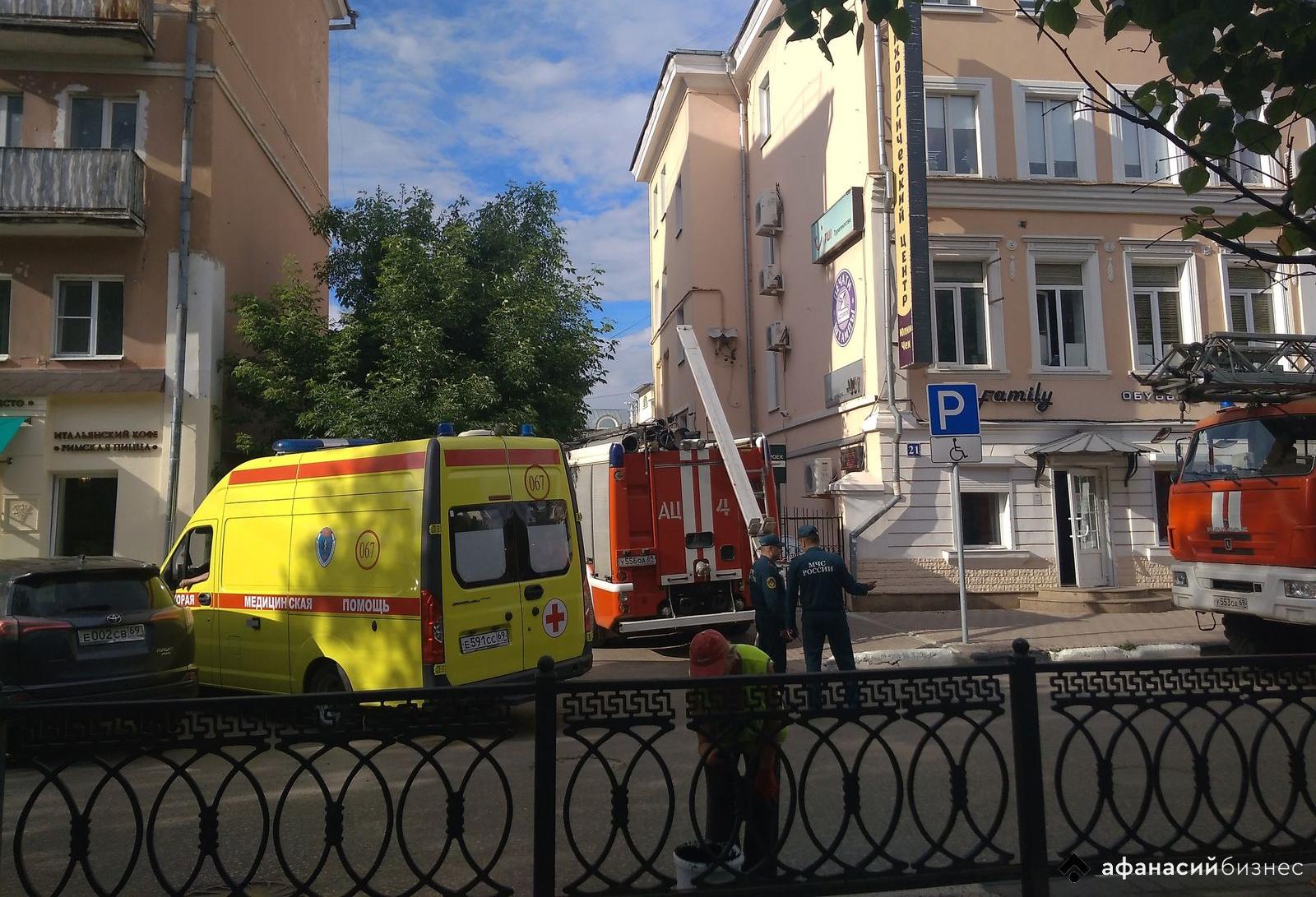 Пожарные и «скорая» выезжали по сообщению о задымлении в жилой пятиэтажке в центре Твери