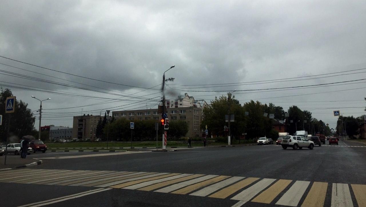 В Твери изменили схему работы светофора на пересечении «скоростной» и Орджоникидзе