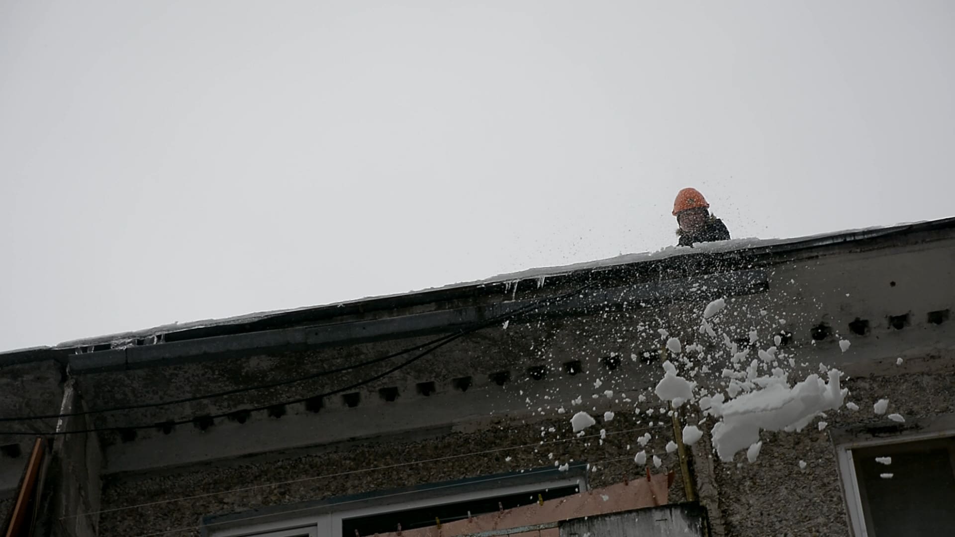В Твери за плохую уборку крыш от снега наказали 18 управляющих компаний - новости Афанасий