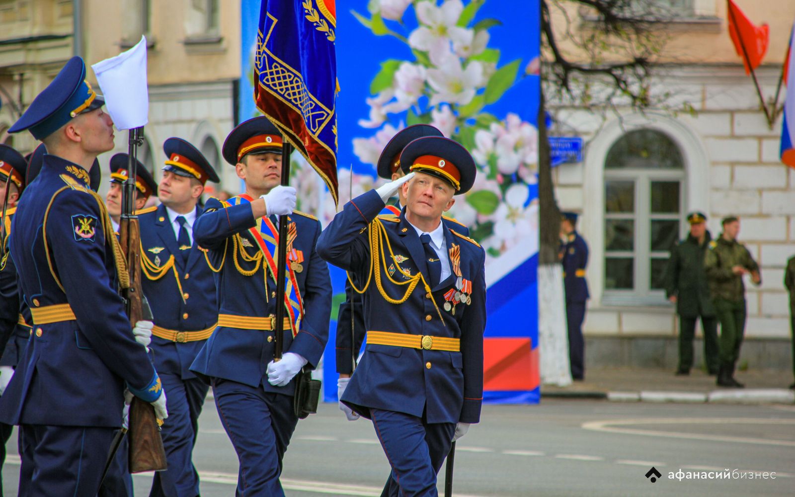 Парад победы тверь фото