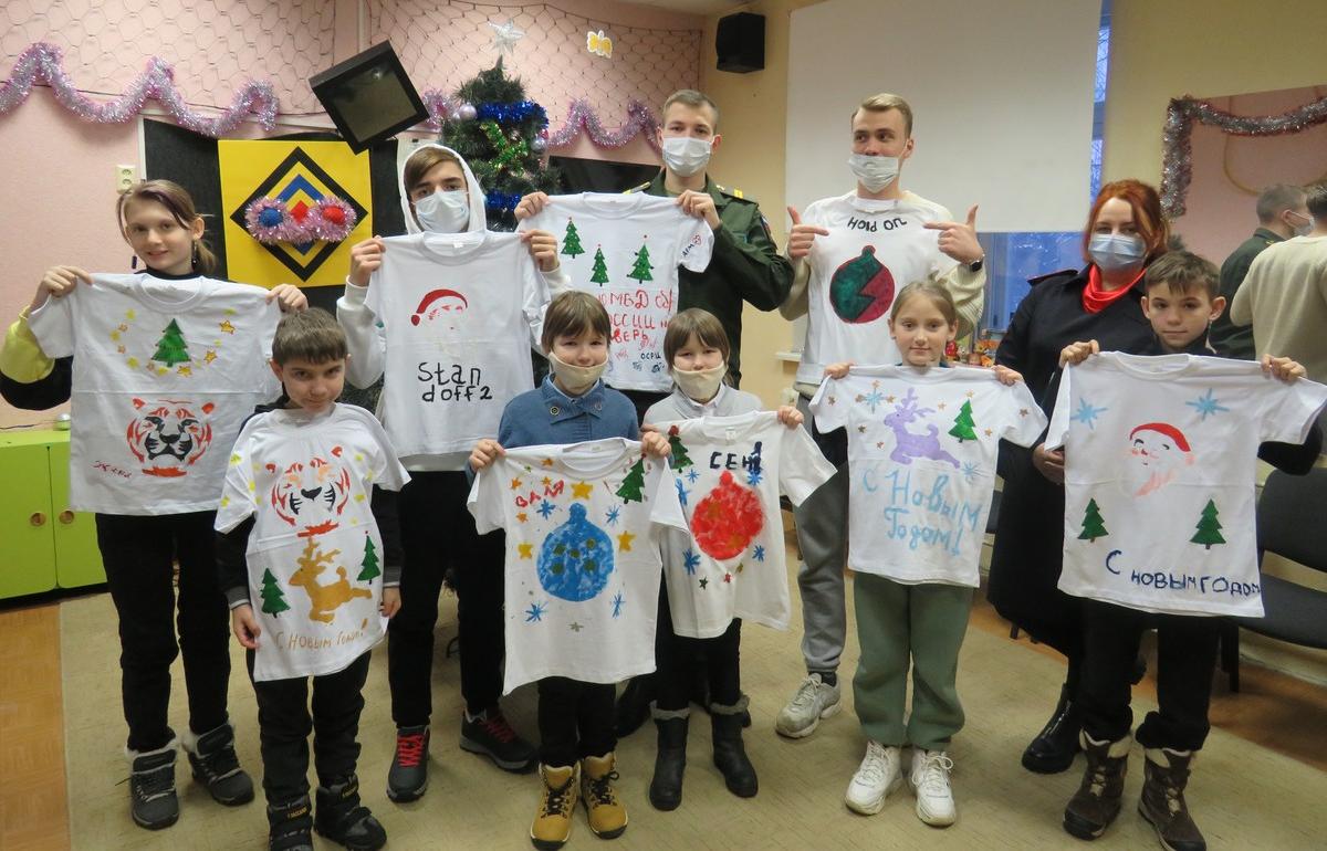 «Полицейский Дед Мороз» устроил праздник в семейном центре Твери и Калининского района