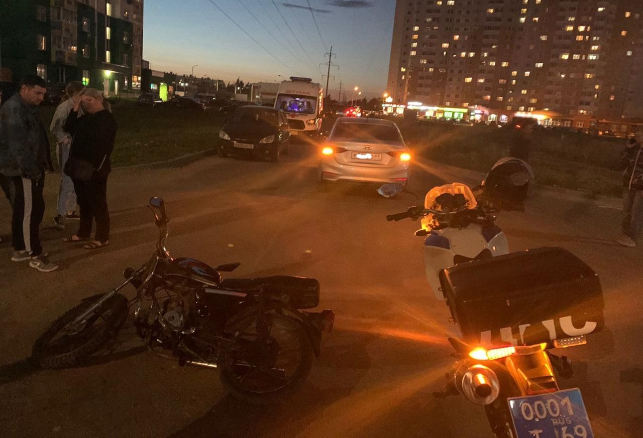 В Твери 14-летний мотоциклист столкнулся с легковушкой
