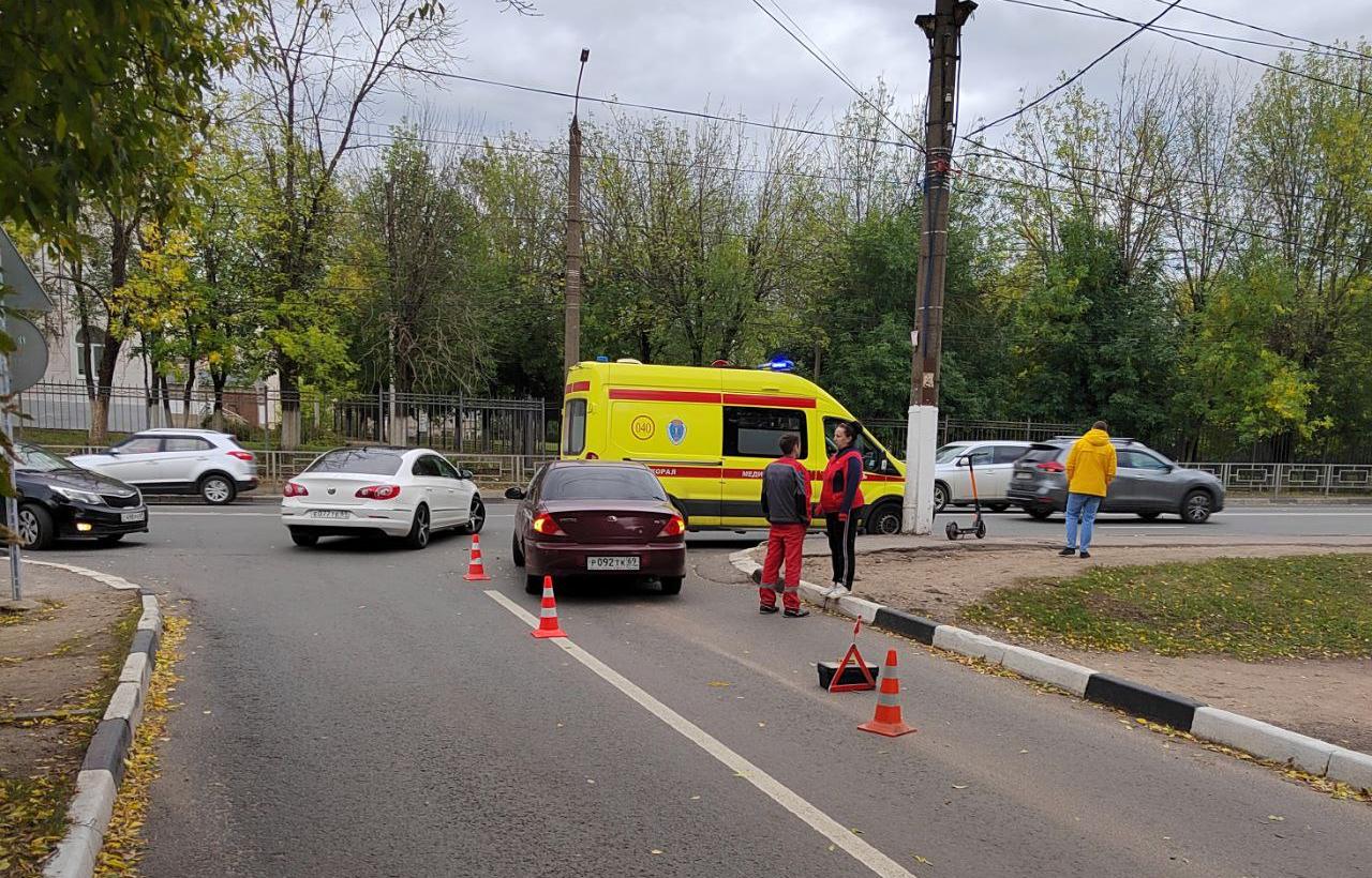В Твери на Смоленском сбили переходившую дорогу 23-летнюю девушку - новости Афанасий