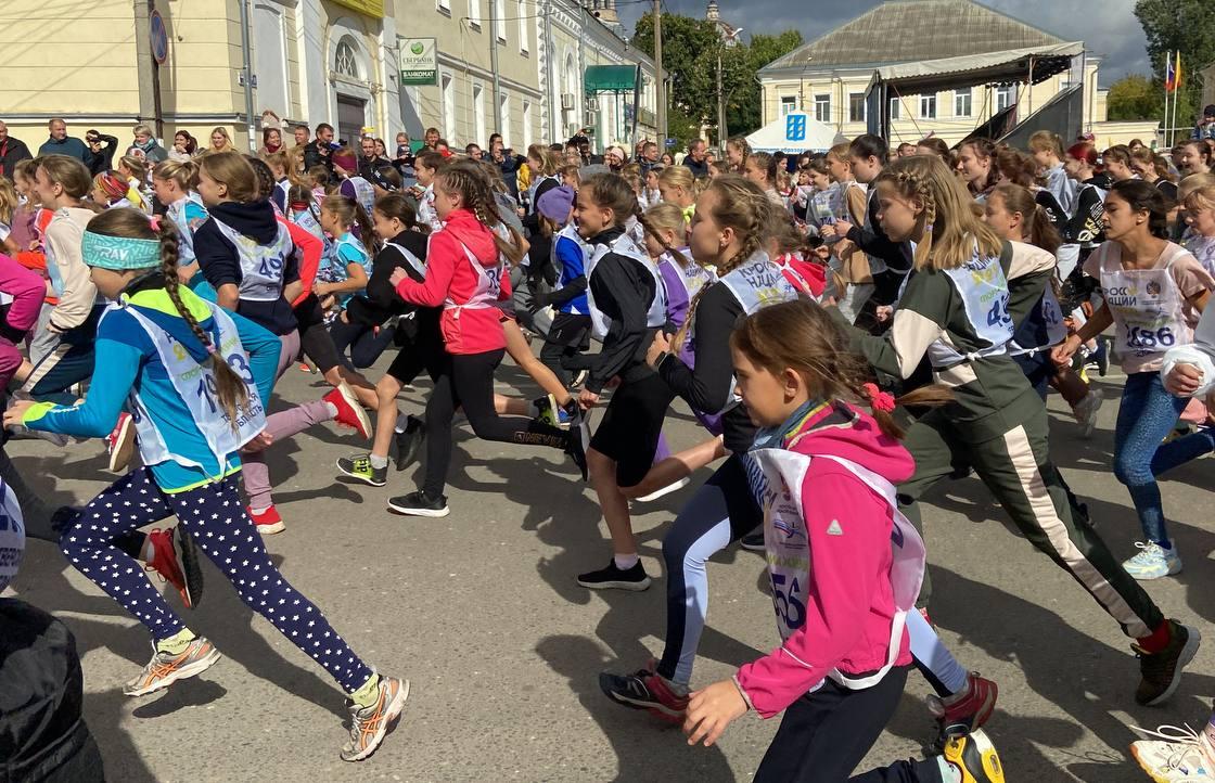 В Торжке проходит региональный этап Всероссийского дня бега «Кросс нации»
