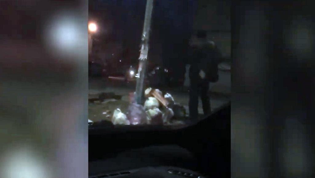 В Лихославле Тверской области на видео сняли любителей выбросить мусор на улицу