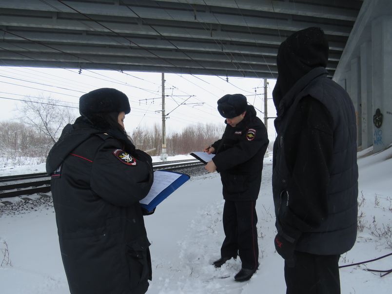 В Твери транспортные полицейские ловили нарушителей на «народной тропе»