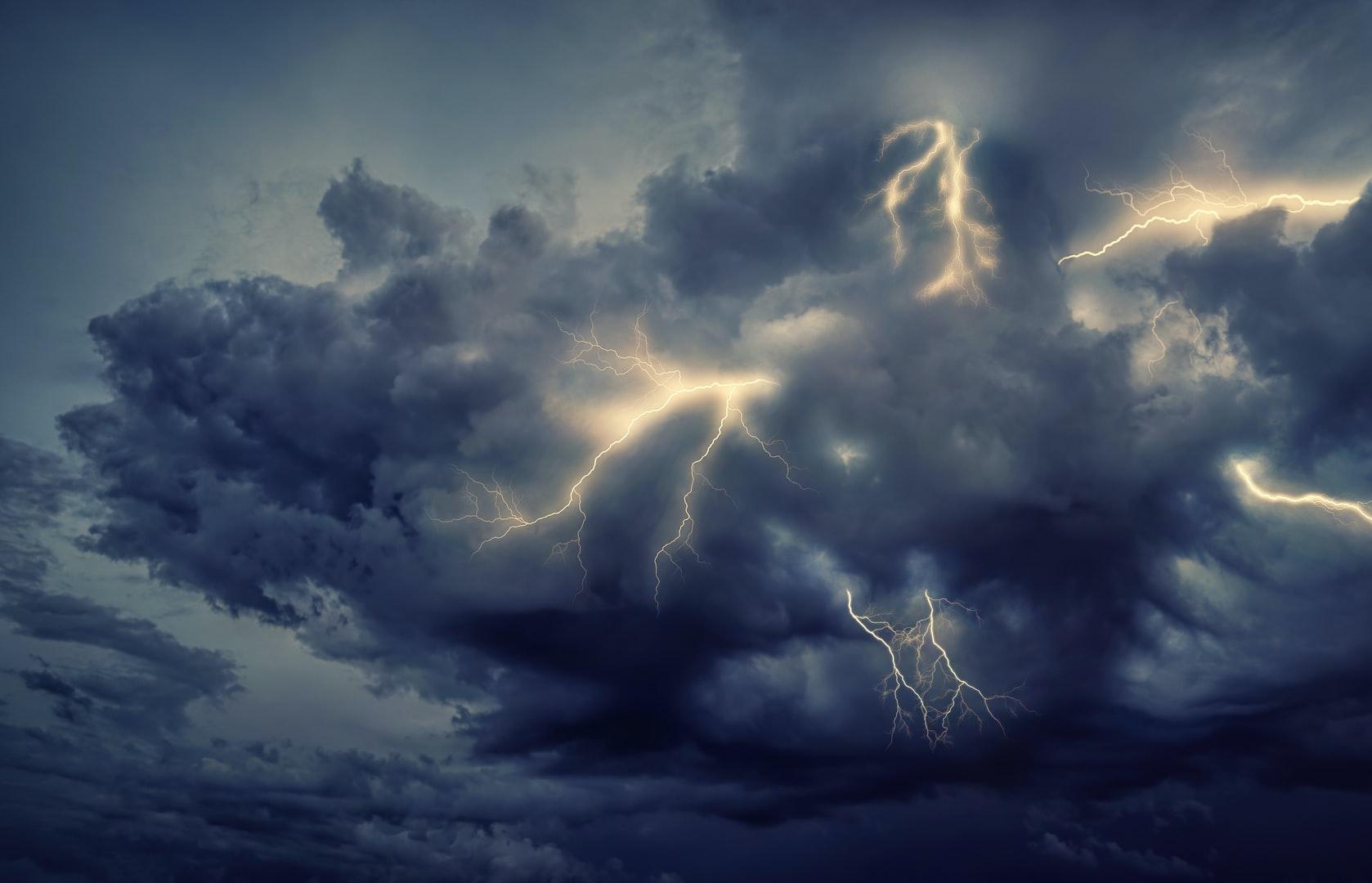 В Тверской области объявлено штормовое предупреждение из-за грозы, ливня и ветра 